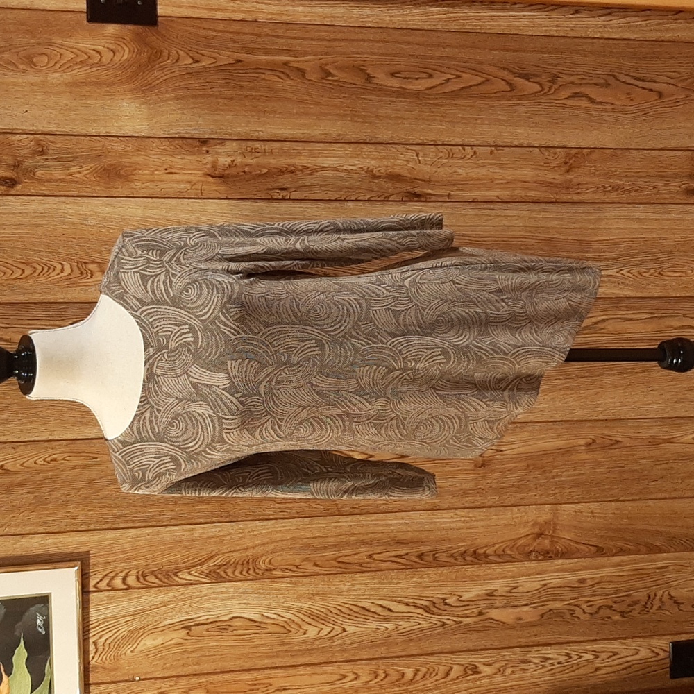 🍪Citiknits Stretchy Tan Asymmetrical Top (Small)🍪